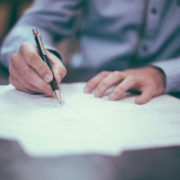 How to Write a Payroll Job Description That Attracts the Right Candidates